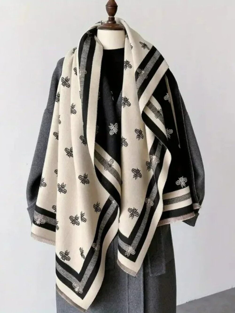 NEW! ELEGANT Luxury BEES WRAP SHAWL